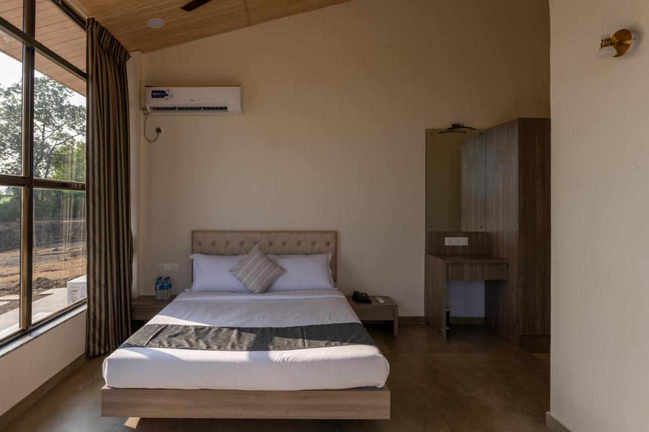 Hillrock Resort & Villas, Neral-Карджат Екстериор снимка