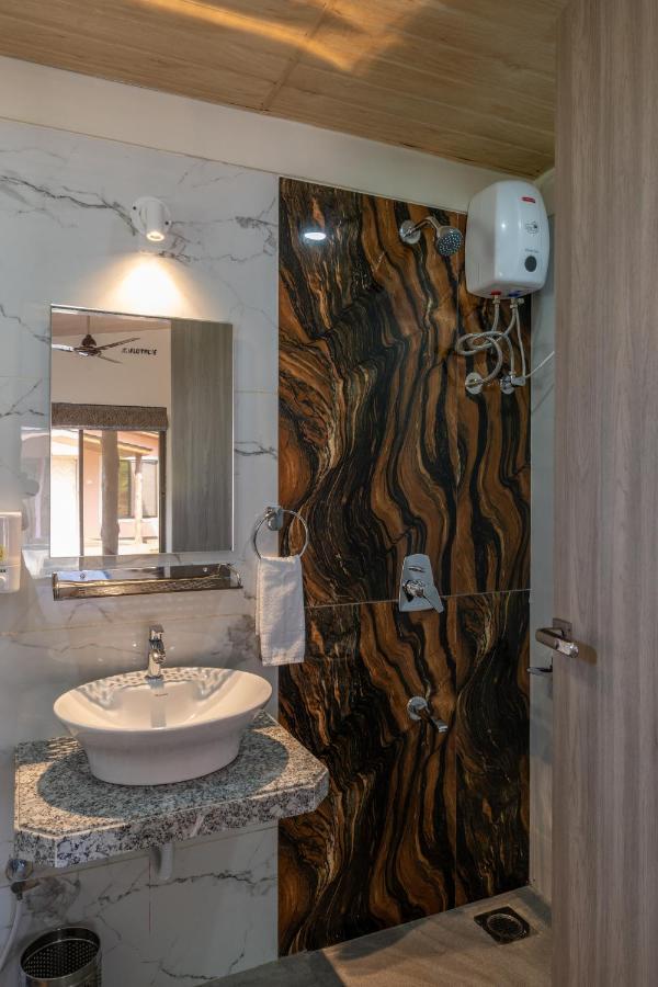 Hillrock Resort & Villas, Neral-Карджат Екстериор снимка