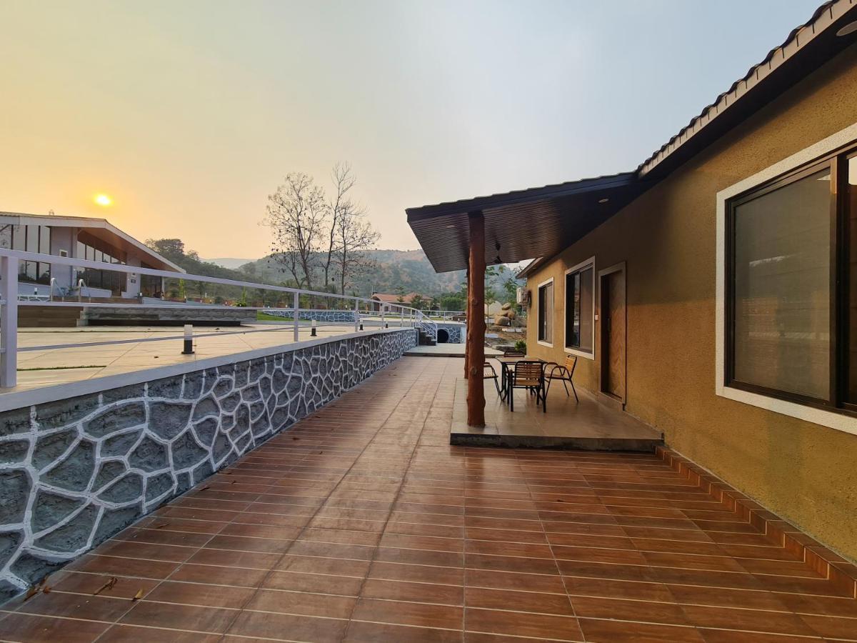 Hillrock Resort & Villas, Neral-Карджат Екстериор снимка